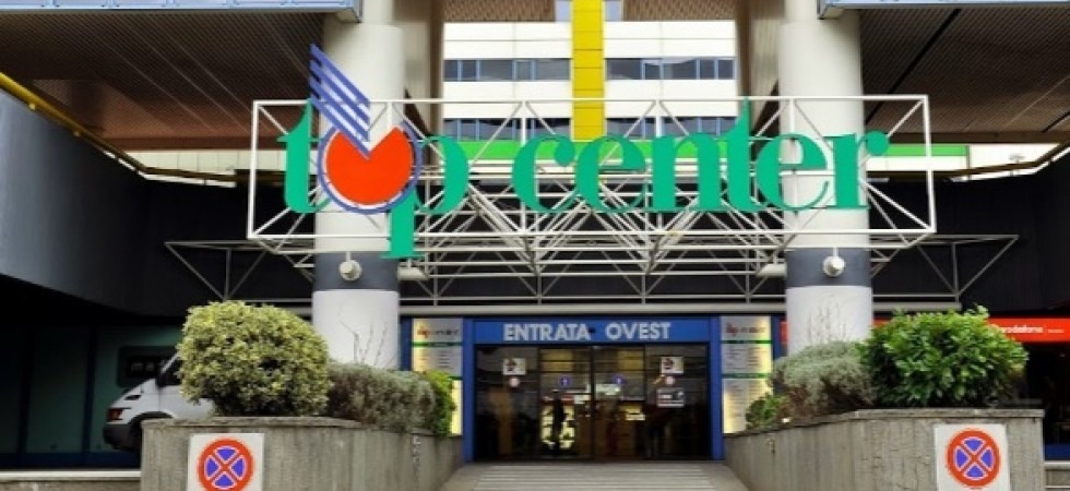 Colpo clamoroso'' al Top Center: i ladri trovano la cassetta di sicurezza di un negozio e portano via 40mila euro